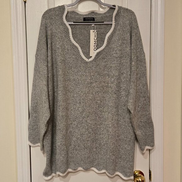 NWT BloomChic gray sweater with white trim - Size 22/24 - Picture 2 of 6